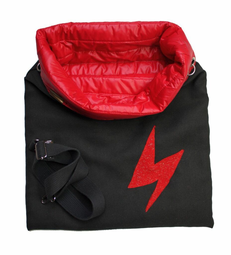Czara torba na ramię z czerwoną pikowaną w pasy podszewką i błyskawicą.